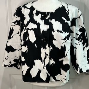 Jones New York Collection classic black and white button blazer. Size 12